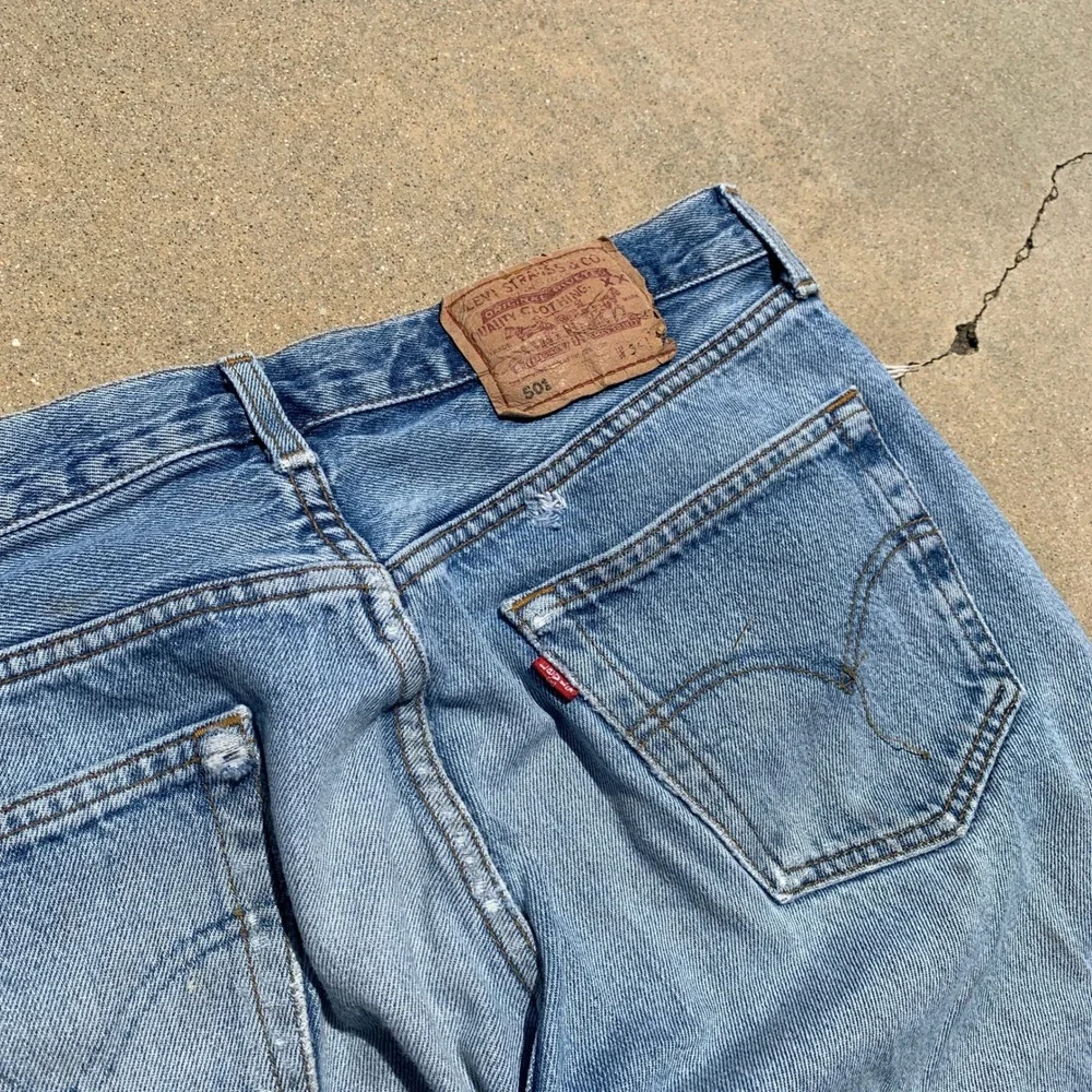Vintage 90s made in France Levi's 501‎ button fly jeans - 33x30 mens